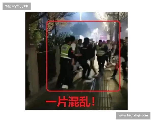 水瓶砸头看台围殴韦世豪车祸引发轩然大波球迷冲突与伤害事件曝光